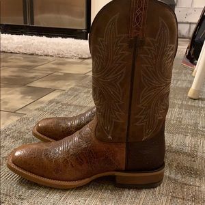 NEVER BEEN WORN ARIAT MENS COWBOY BOOTS